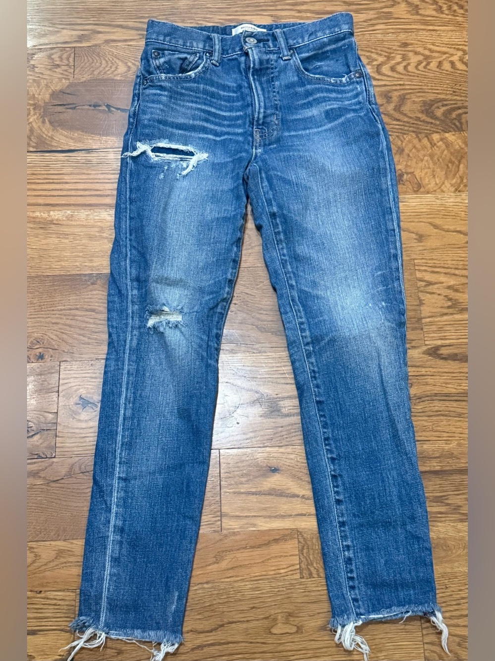 Moussy Vintage. Medium Wash Distressed Tapered Ankle Jeans. Size 25.